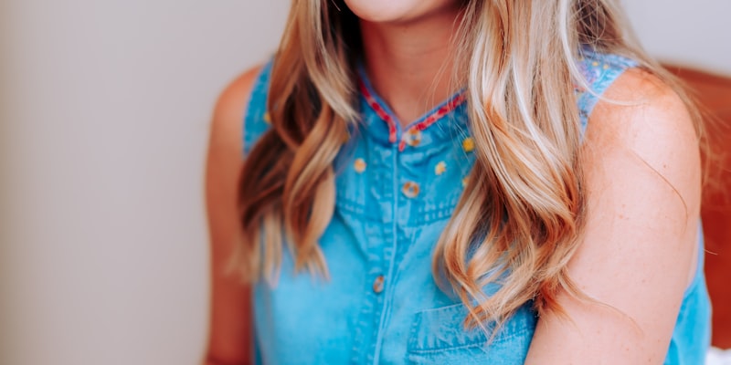 历届世界杯冠军奖杯大力神杯在灯光下闪耀